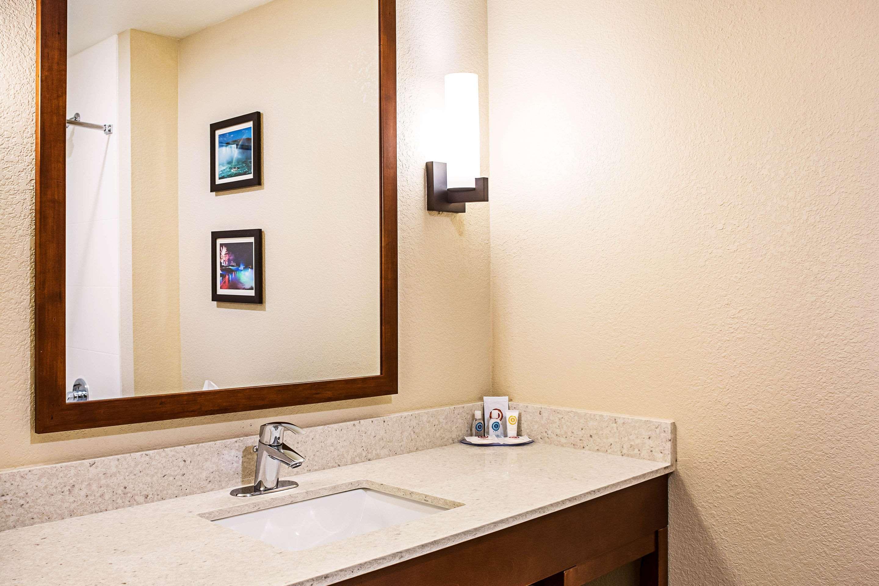 Comfort Inn & Suites Niagara Falls Blvd Usa Εξωτερικό φωτογραφία
