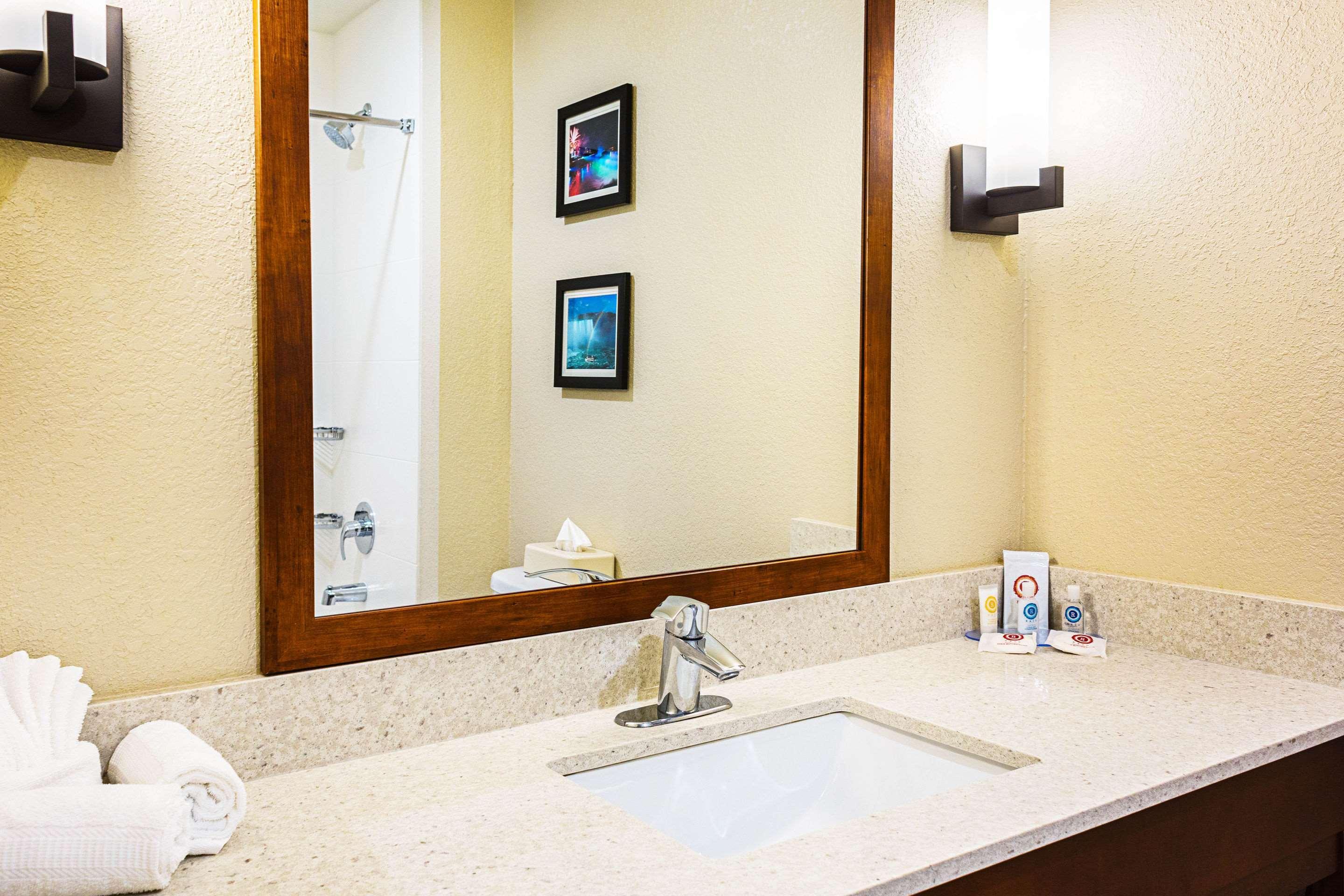 Comfort Inn & Suites Niagara Falls Blvd Usa Εξωτερικό φωτογραφία