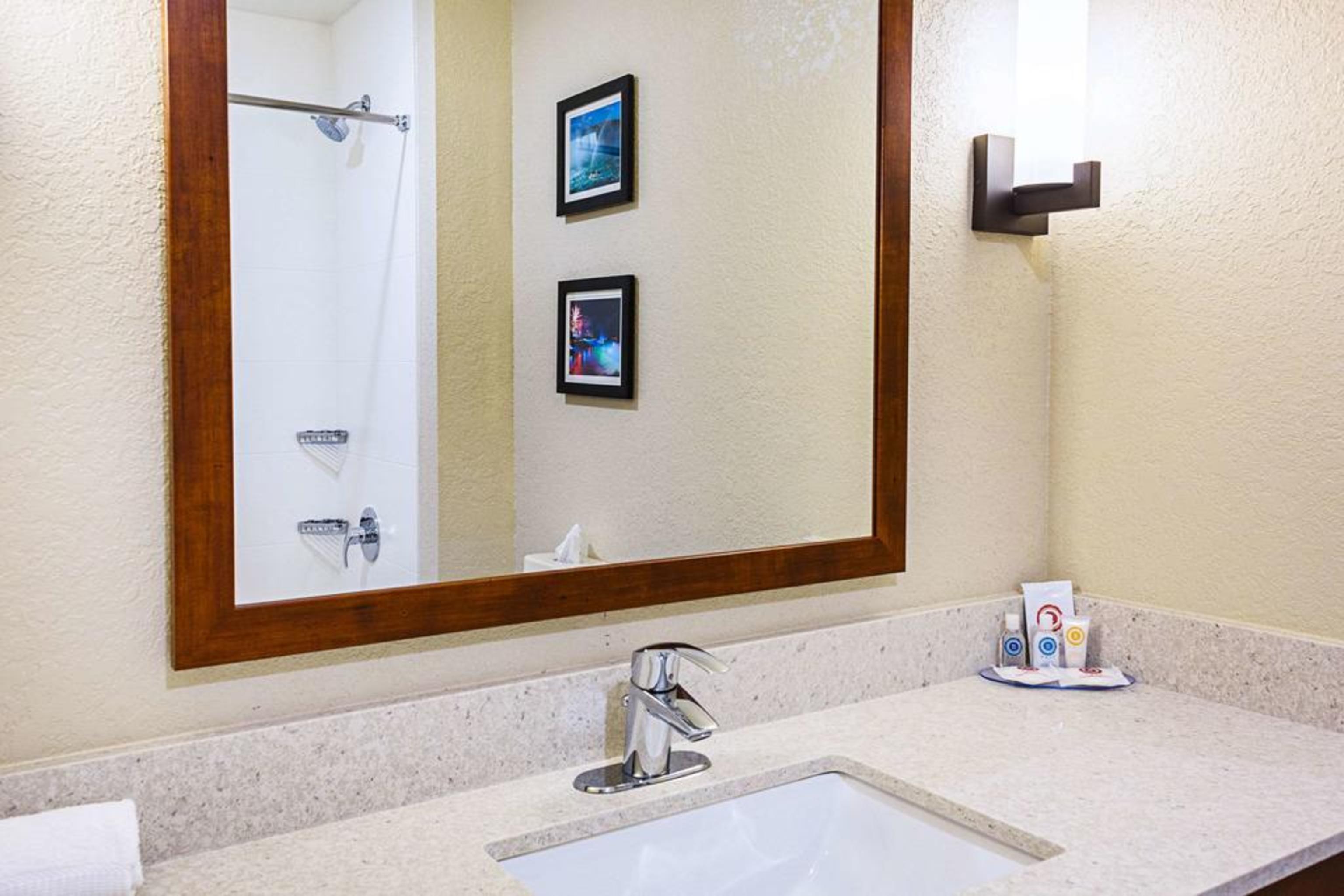Comfort Inn & Suites Niagara Falls Blvd Usa Εξωτερικό φωτογραφία